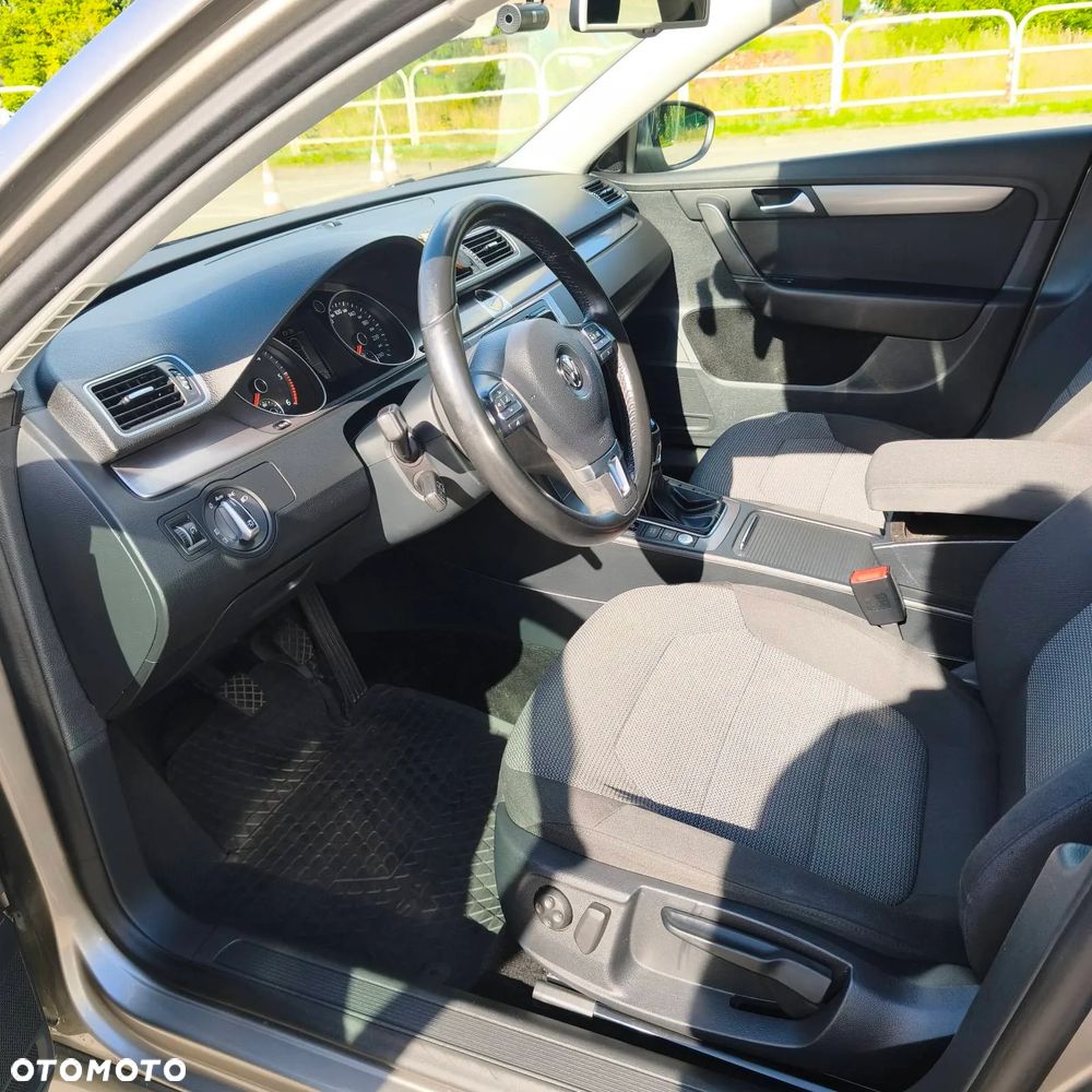 Volkswagen Passat 2.0 TDI Comfortline - 24