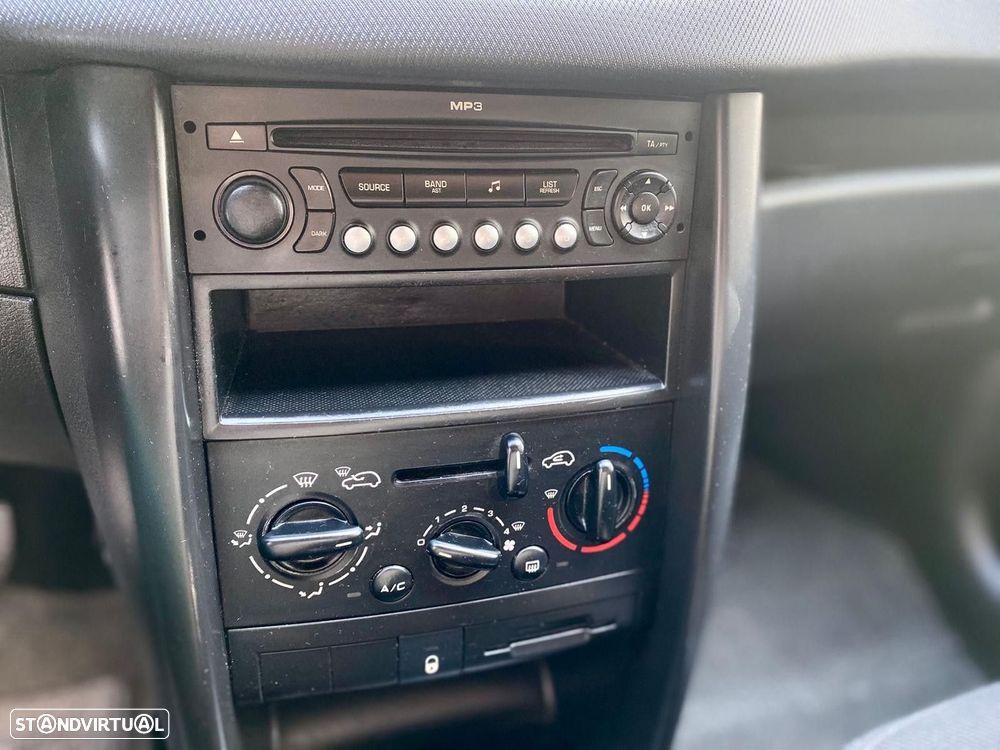 Peugeot 207 1.4 16V Active - 19