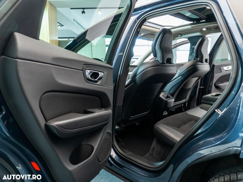 Volvo XC 60 B4 D AWD Geartronic Momentum Pro - 22