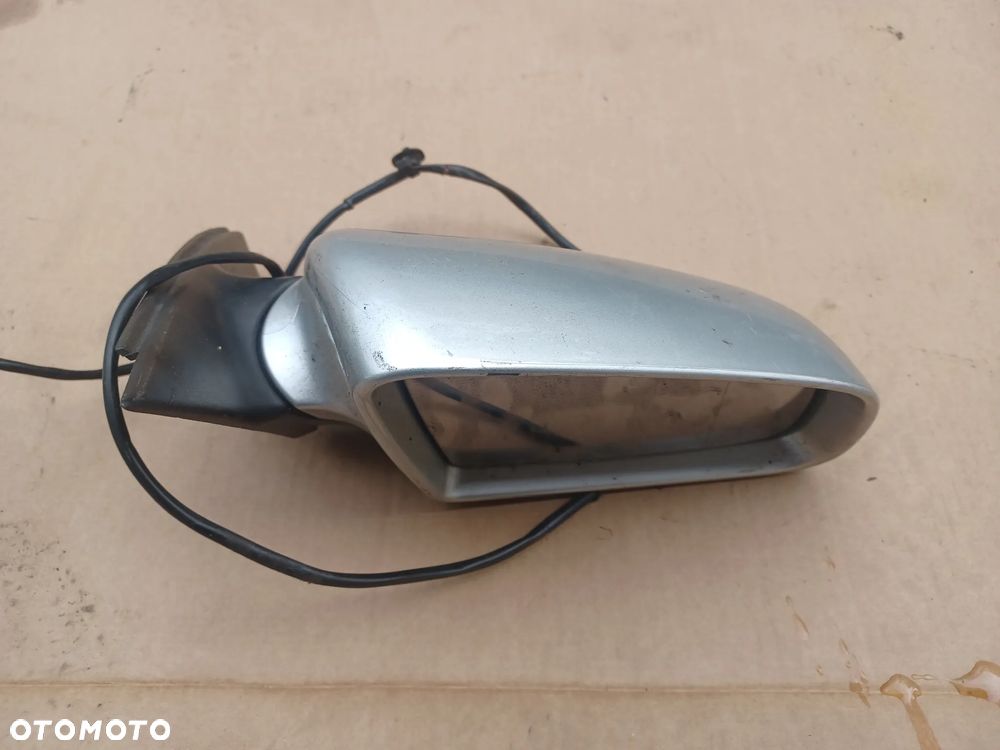 LUSTERKO PRAWE AUDI A4 B7 5PIN - 2