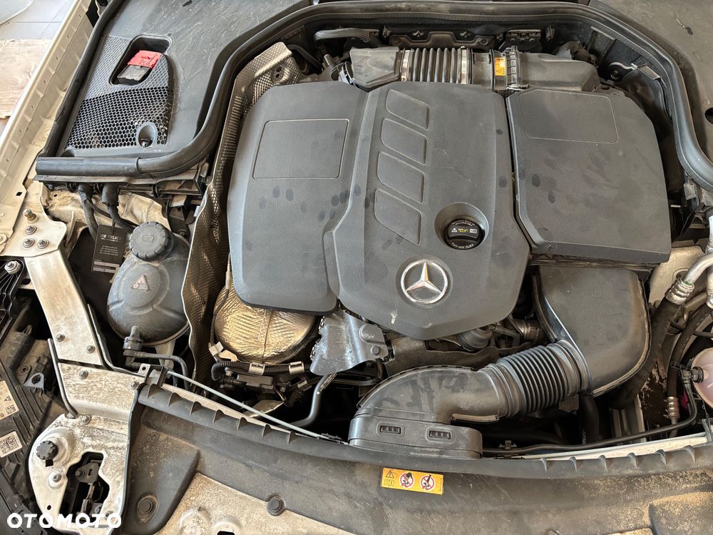 Mercedes-Benz Klasa E 220 d 4-Matic - 23