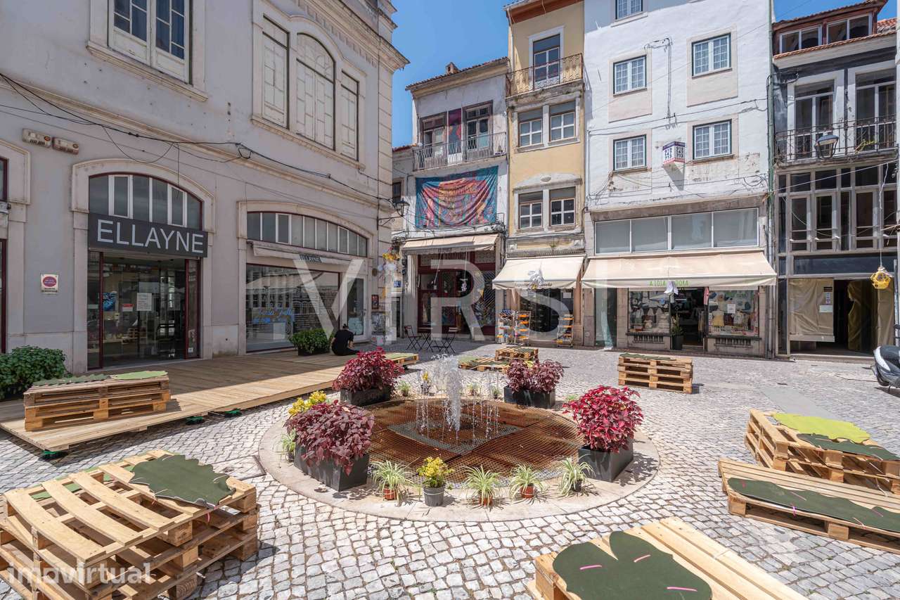 Prédio em plena baixa da cidade - centro Coimbra - Grande imagem: 3/37