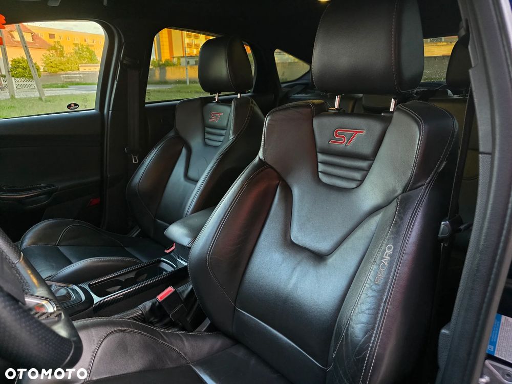 Ford Focus 2.0 EcoBoost ST - 16