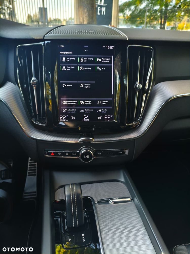 Volvo XC 60 B4 D AWD R-Design - 24