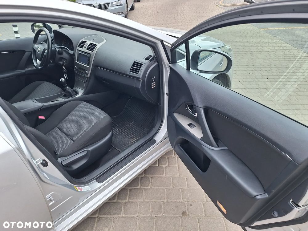 Toyota Avensis - 6
