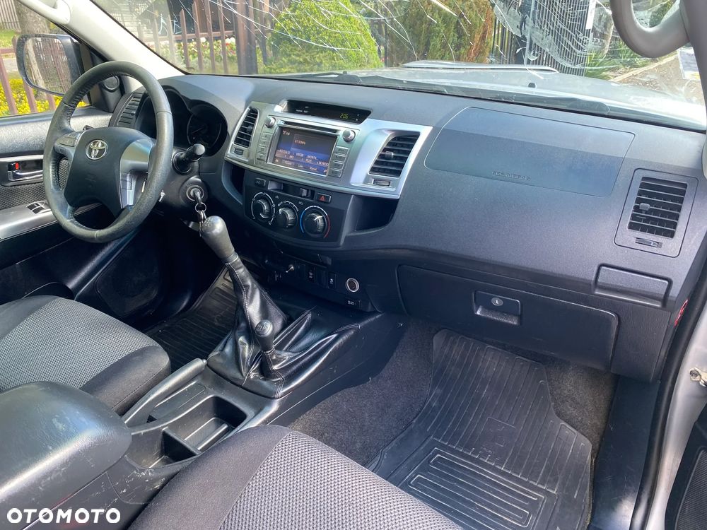Toyota Hilux 4x4 Extra Cab - 10