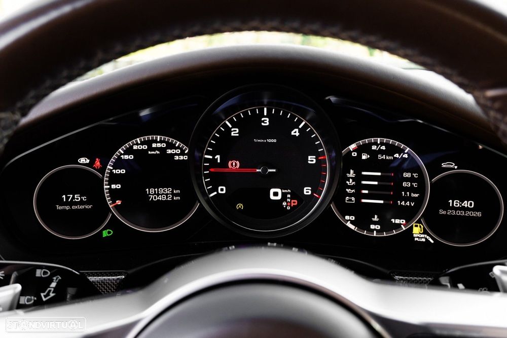 Porsche Panamera 4 S - 16