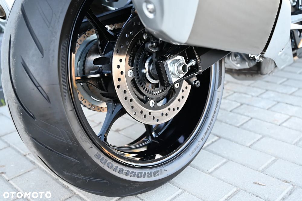 Suzuki GSX-R - 19