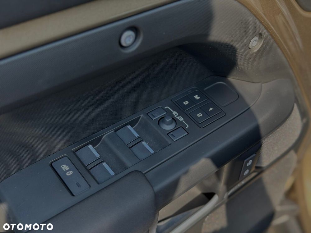 Land Rover Defender - 8