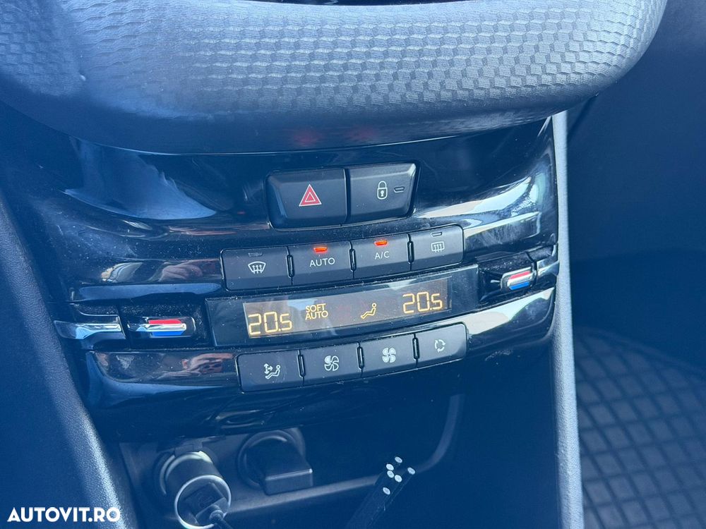 Peugeot 2008 1.2 PureTech Turbo EAT6 S&S Allure - 31