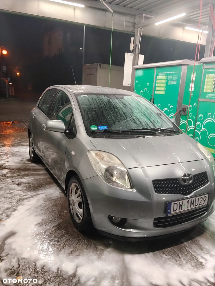 Toyota Yaris 2009 photo 2