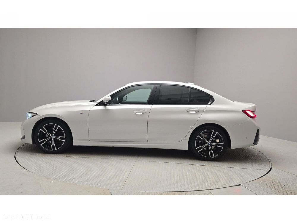 BMW Seria 3 320d xDrive mHEV M Sport - 3