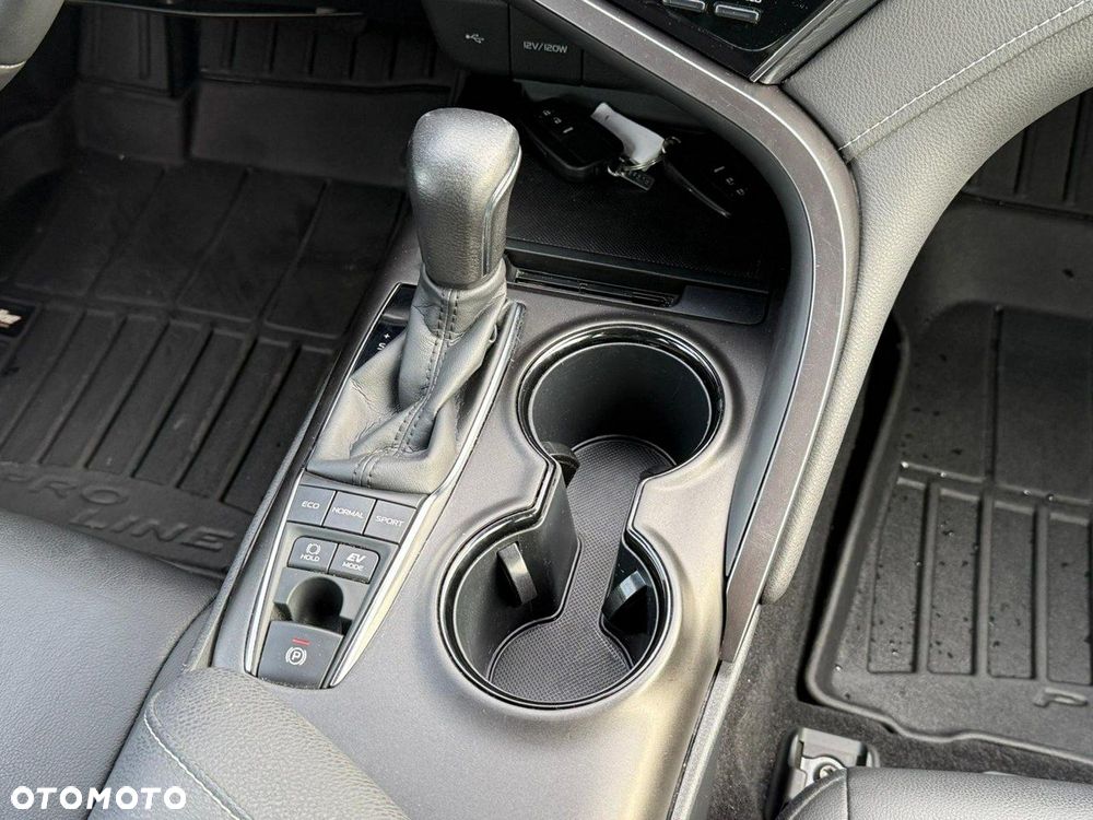 Toyota Camry - 27