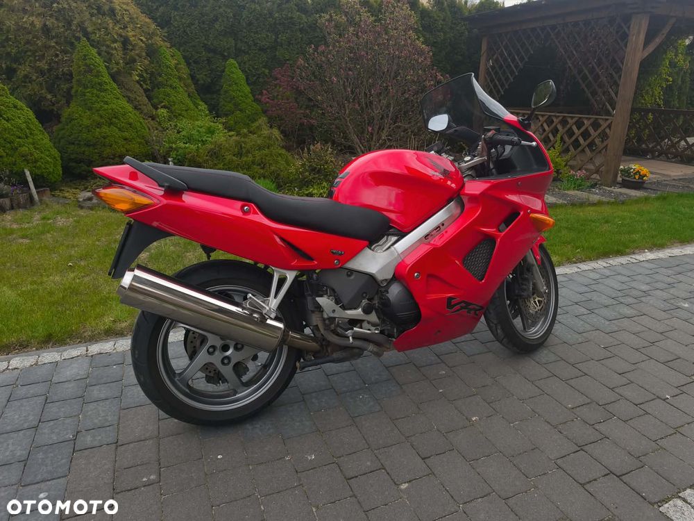 Honda VFR - 13