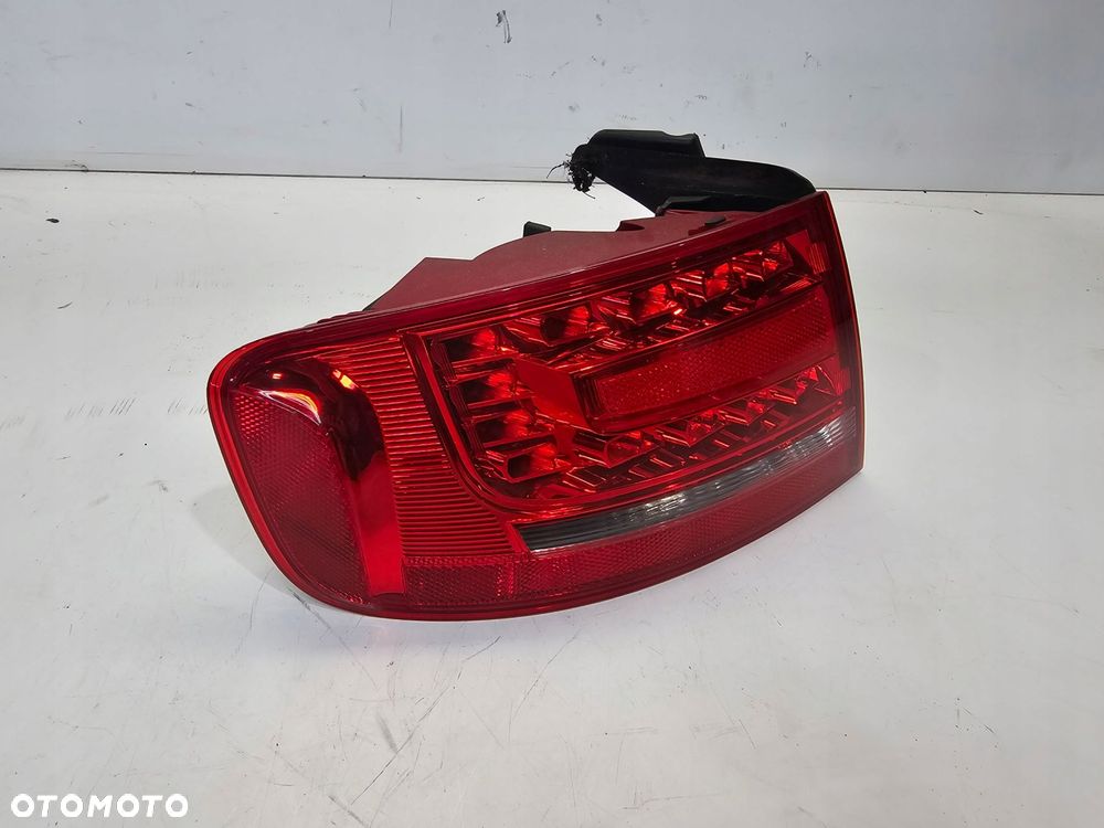 LAMPA LEWY TYŁ W BŁOTNIK AUDI A4 B8 8K5945095K LED - 3