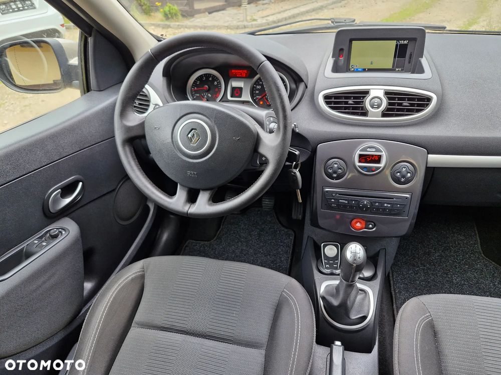 Renault Clio 1.2 16V Pack Authentique - 10
