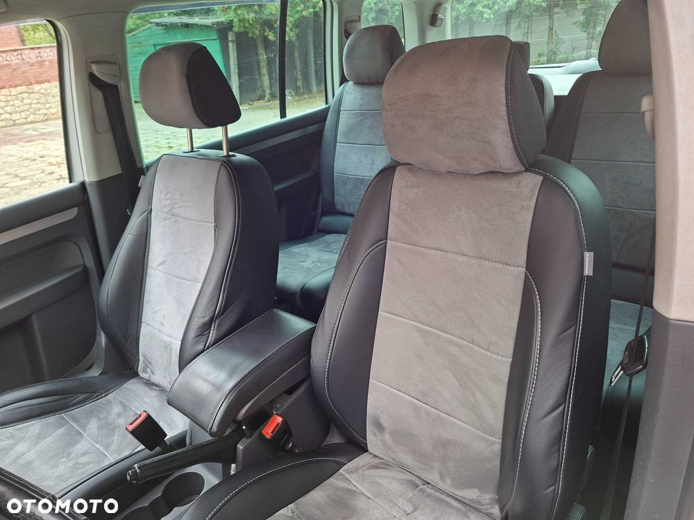 Volkswagen Touran - 12