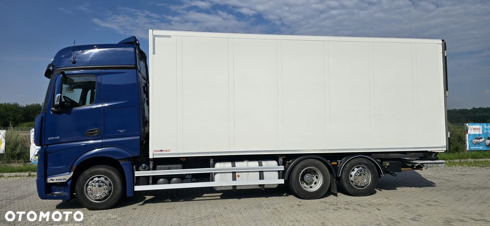 Mercedes-Benz Actros - 1