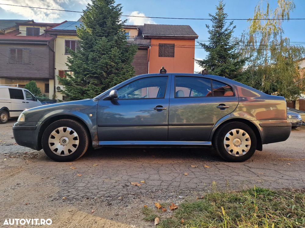 Skoda Octavia 1.6 Ambiente - 8