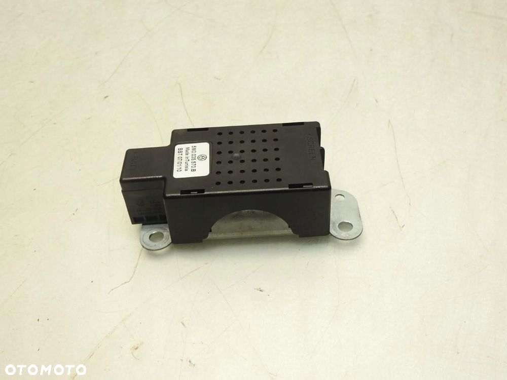 WZMACNIACZ ANTENY VW GOLF VI 5M0035570B - 8
