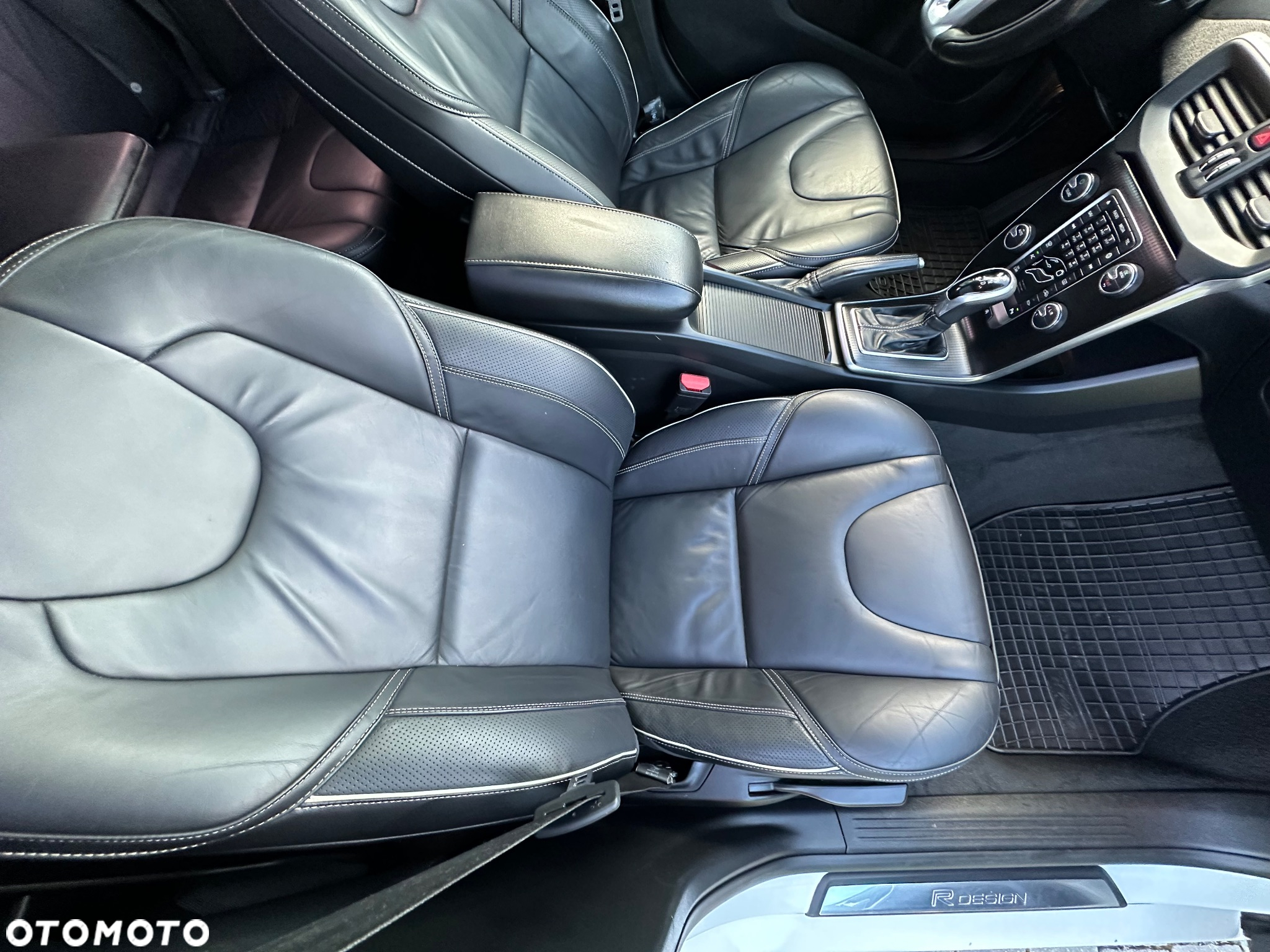 Volvo V40 T5 Drive-E R-Design Summum - 26