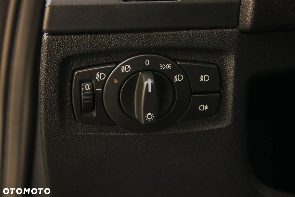 BMW Seria 1 120d DPF - 27