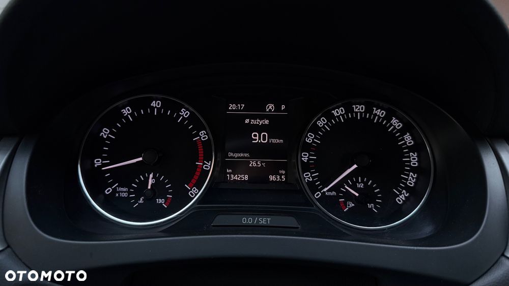 Skoda RAPID 1.2 TSI Ambition DSG - 10
