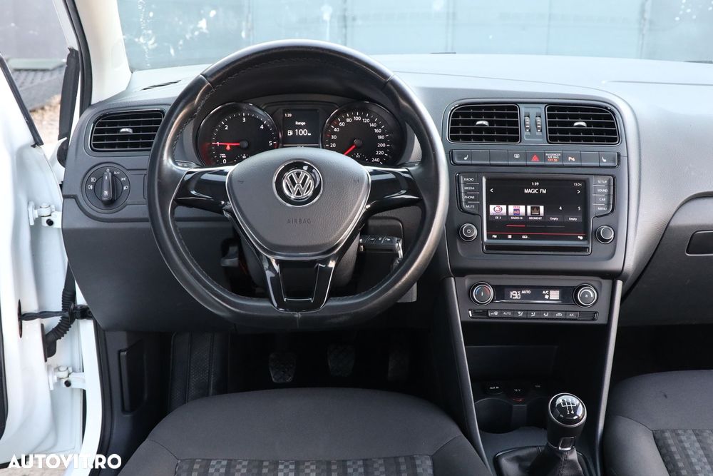 Volkswagen Polo 1.4 TDI (Blue Motion Technology) Comfortline - 24