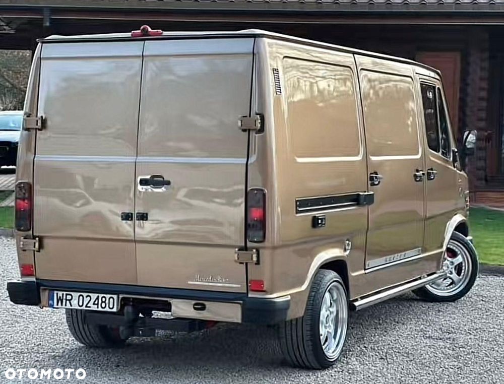 Mercedes-Benz 208D - 4