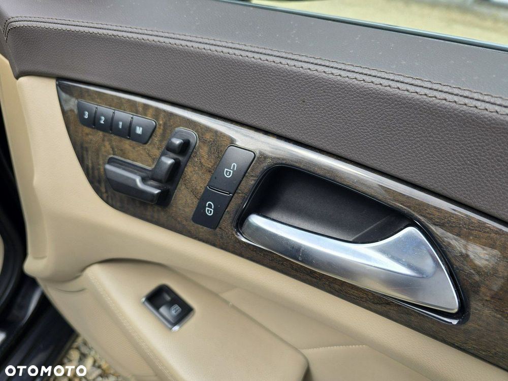 Mercedes-Benz CLS - 24