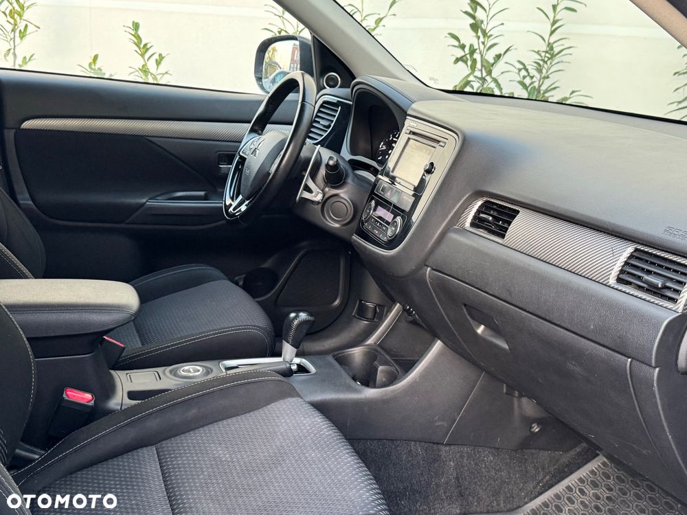 Mitsubishi Outlander 2.2 DI-D Intense + SDA 4WD - 31