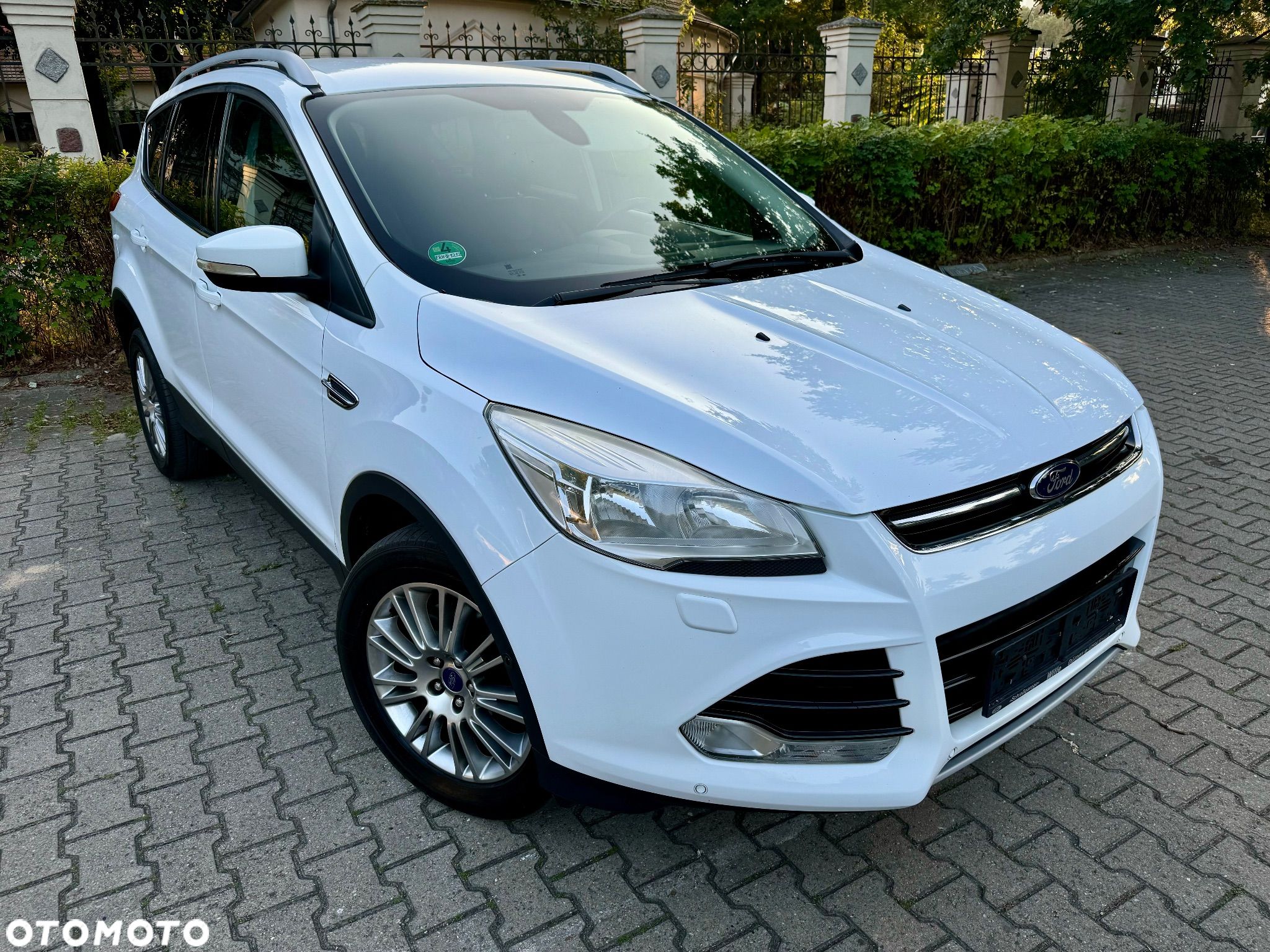 Ford Kuga - 1