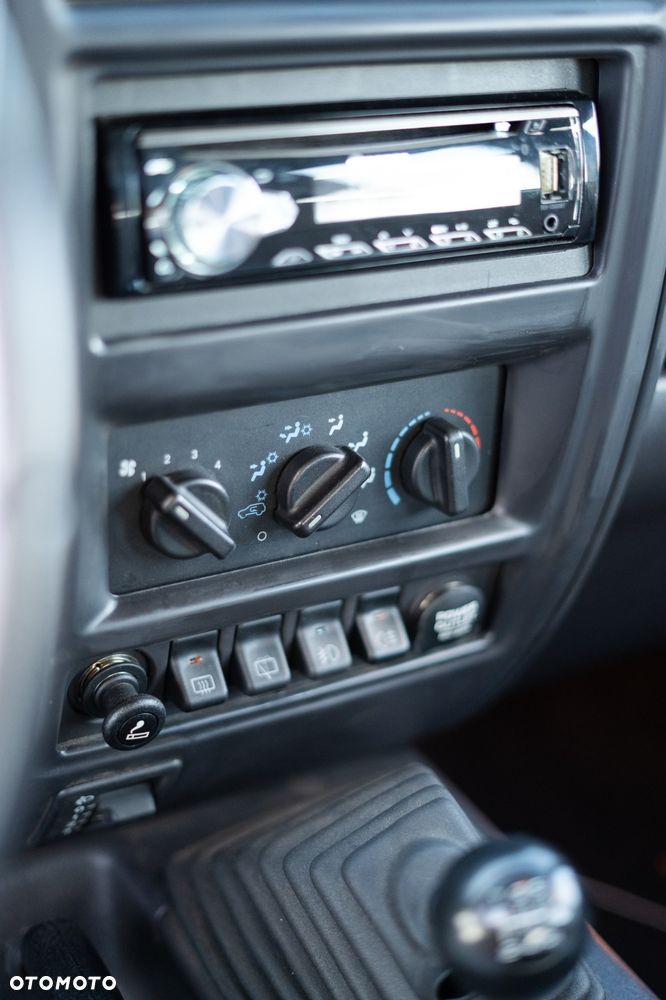 Jeep Cherokee 2.5 Sport - 7