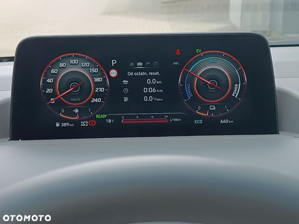 Hyundai Staria 1.6 T-GDI HEV Luxury - 30