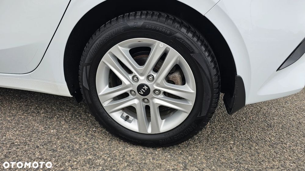 Kia Ceed 1.6 CRDi mHEV M - 9