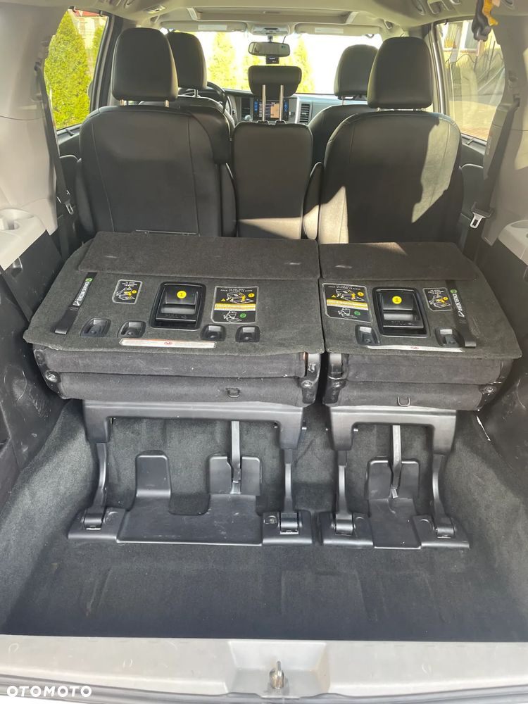 Toyota Sienna 3.5 V6 SE - 13