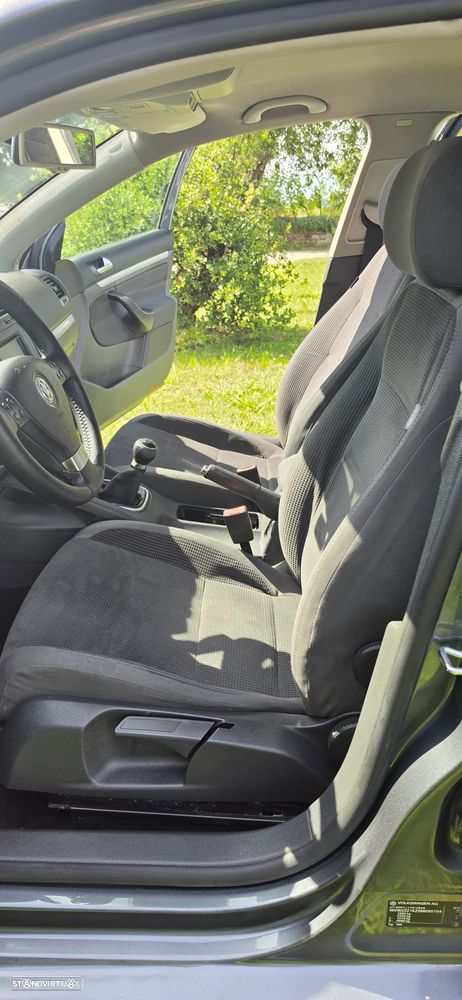 VW Jetta 1.9 TDi BlueM. Trendline - 9