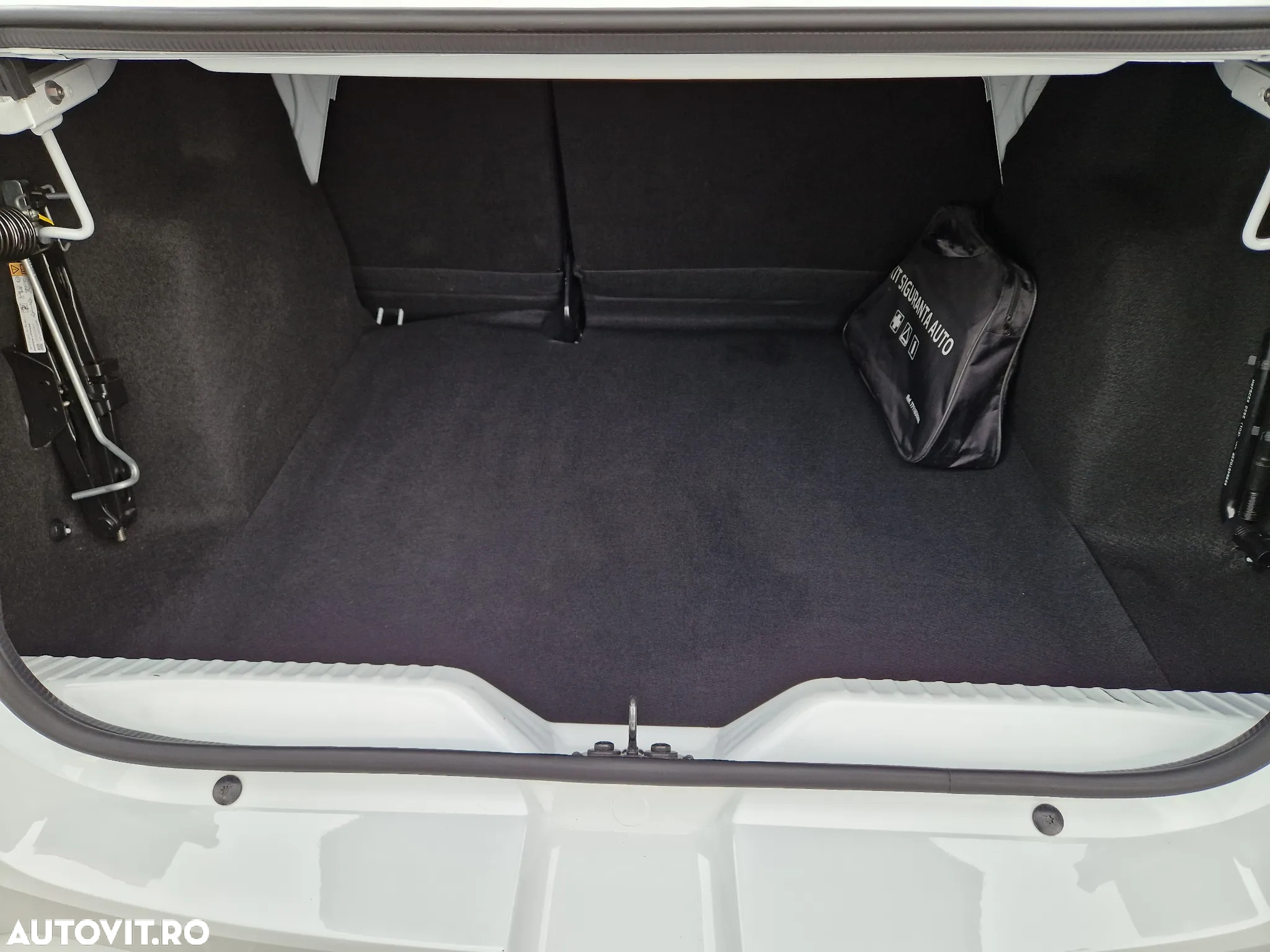 Dacia Logan TCe 90 CVT Comfort - 5