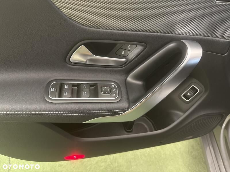 Mercedes-Benz CLA 200 7G-DCT - 21