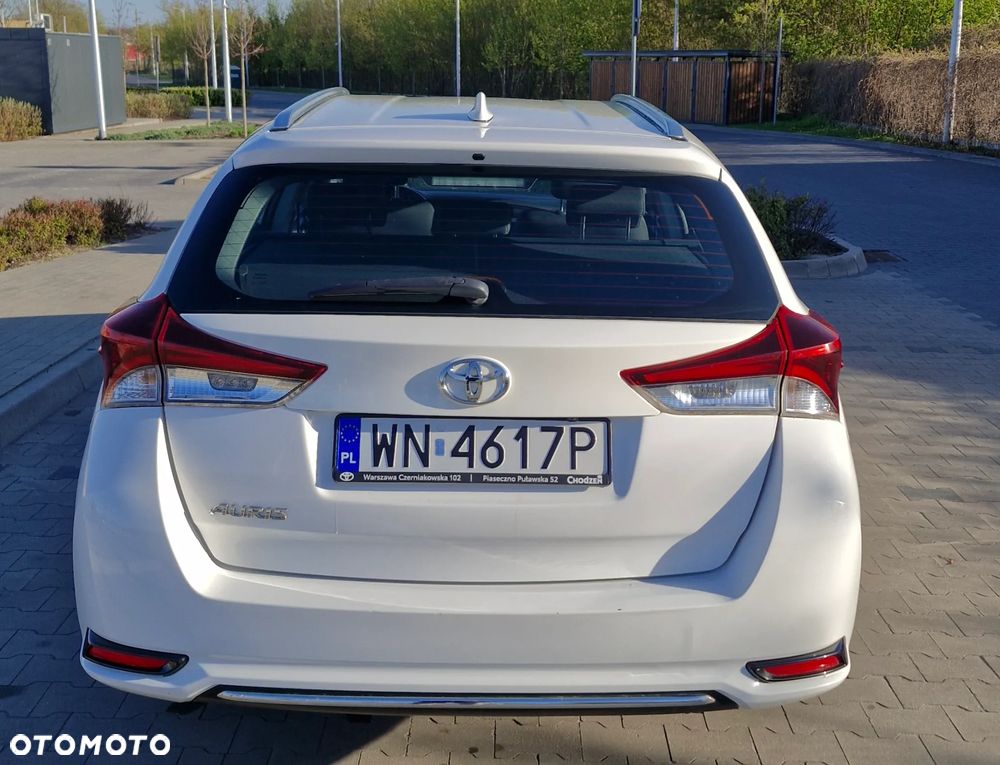 Toyota Auris 1.6 Premium - 4