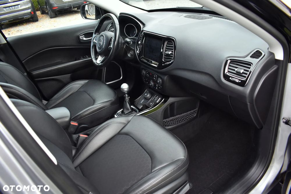 Jeep Compass - 35