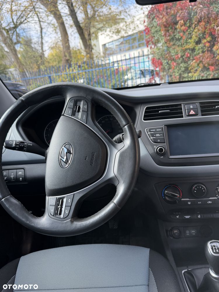 Hyundai i20 - 17