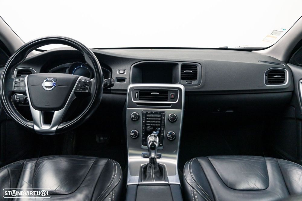 Volvo V60 2.4 D6 Momentum AWD Phev - 14