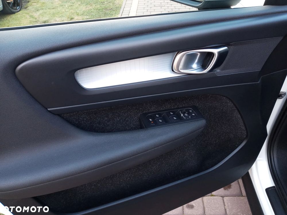 Volvo XC 40 T3 Momentum Pro - 17