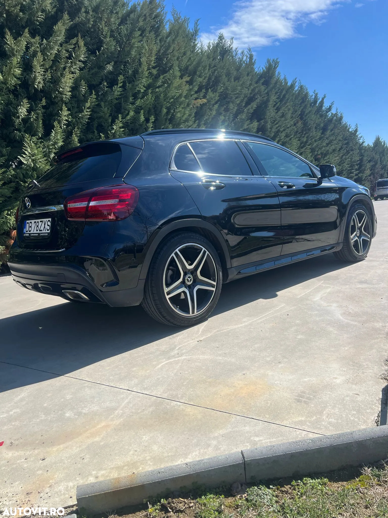 Mercedes-Benz GLA - 4