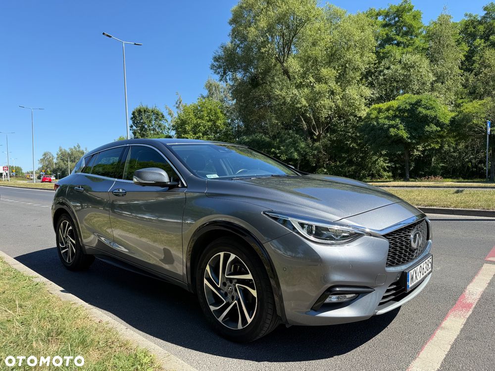 Infiniti Q30 1.6t Premium Tech 7DCT - 4