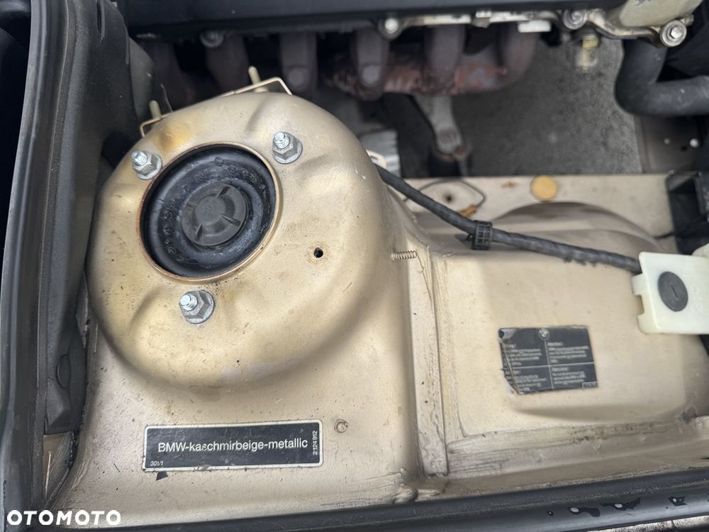 BMW Seria 5 520i - 25
