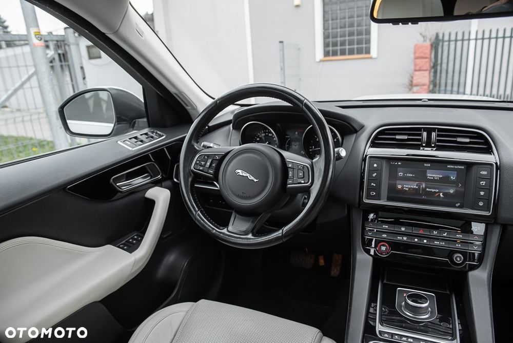 Jaguar F-Pace 2.0 i4D AWD Prestige - 30