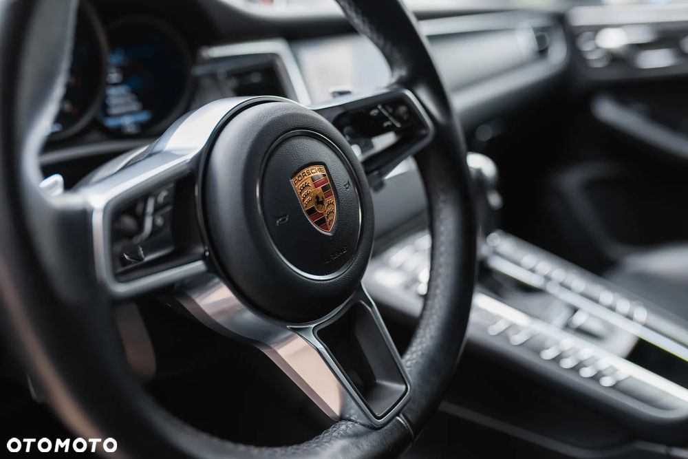 Porsche Macan - 24