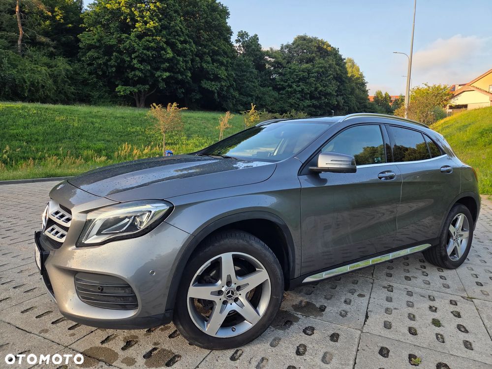 Mercedes-Benz GLA 200 7G-DCT AMG Line - 1